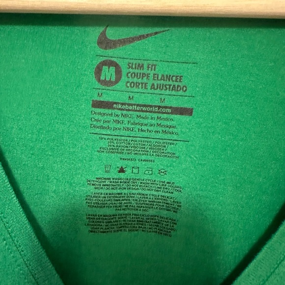 Nike Chicago Cubs women’s medium slim fit green vneck tshirt. Irish, shamrock - Picture 3 of 8